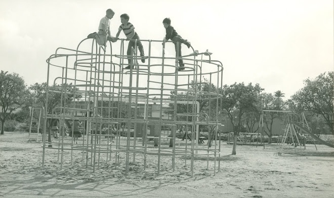 Disneyland Hotel Ca 1958 3