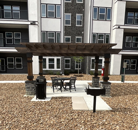 6513 Amenity Area